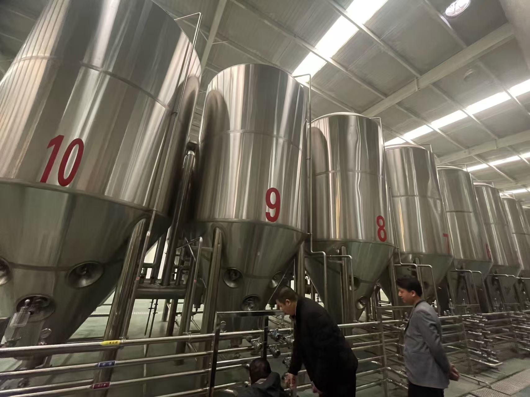 沙坪坝精酿啤酒设备厂—平面布置、设备设计、制造、调试、培训等一条龙服务